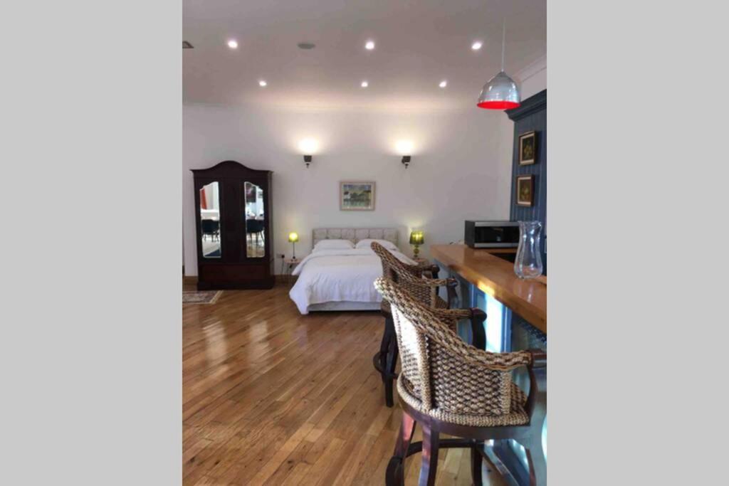 The Loft @ Clifden Bay Apartments Esterno foto
